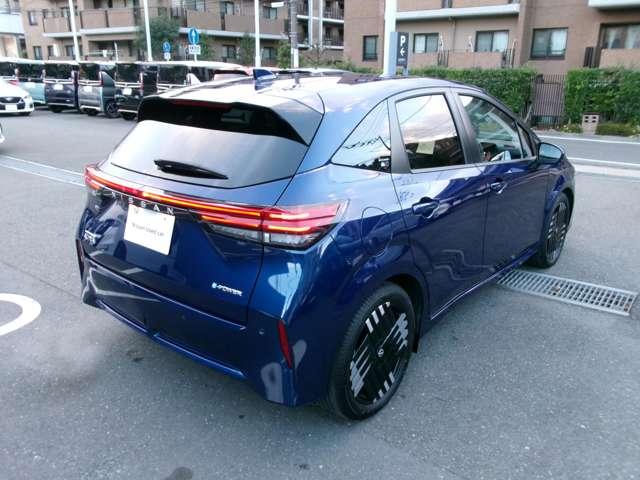 オーラ １．２　Ｇ　ナビ＋ＡＶＭ　ＥＴＣ２．０　Ｄレコ　ＬＥＤ　当社社用車　自動（被害軽減）ブレーキ　試乗車アップ　ＬＥＤ　ＬＫＡ　サイドカメラ　ＥＴＣ　ドライブレコーダー　カーテンエアバッグ　イモビライザー　アルミホイール　禁煙　インテリジェントキー　パワーウィンドウ（3枚目）