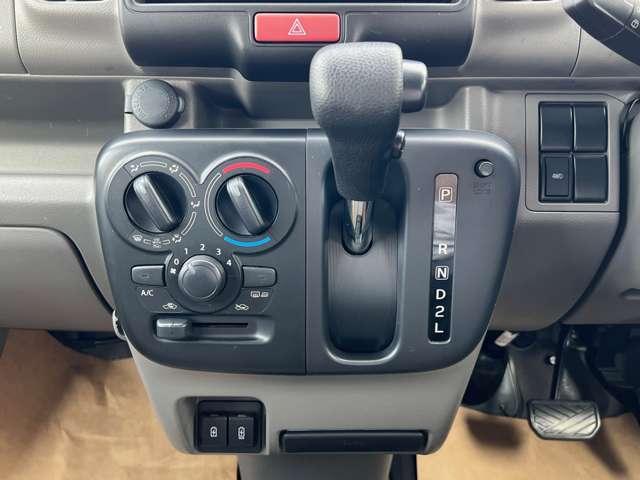 ＮＶ１００クリッパーバン ６６０　ＤＸ　ＧＬパッケージ　ハイルーフ　４ＷＤ　ナビ＋Ｂカメラ＋Ｄレコ　ＥＴＣ　１オーナー　エマージェンシーＢ　パワーウィンド　Ｂモニタ　ＥＴＣ付き　パートタイム４ＷＤ　メンテナンスノート　キーレスエントリー　エアコン　ダブルエアバッグ　ワンセグ　ドライブレコーダー　ワンオーナー　ナビＴＶ（10枚目）