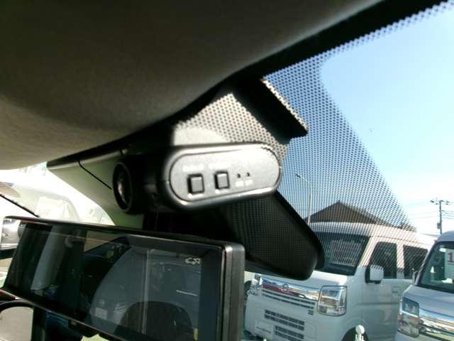 オーラ １．２　Ｇ　ＢＯＳＥサウンドシステム　当社試乗車でした！　自動（被害軽減）ブレーキ　ＬＥＤ　ＬＫＡ　ＥＴＣ　ドライブレコーダー　カーテンエアバッグ　イモビライザー　アルミホイール　禁煙　インテリジェントキー　パワーウィンドウ　ワンオーナー　フルオートエアコン（7枚目）