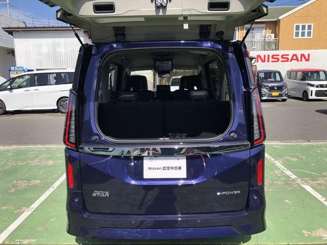 セレナ １．４　ｅ－ＰＯＷＥＲ　ハイウェイスターＶ　ナビ＋ＡＶＭ＋Ｄレコ＋Ｒモニター＋ＥＴＣ　試乗車　自動（被害軽減）ブレーキ　展示試乗車ＵＰ　ＬＤＰ　追従クルーズ　ＬＥＤランプ　寒冷地仕様　バックモニター　禁煙　アルミホイール　ドライブレコーダ　ＥＴＣ　記録簿　盗難防止システム　スマートキー（10枚目）