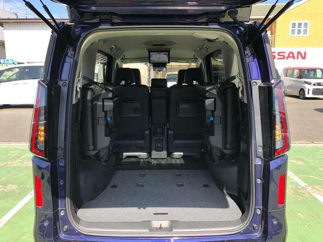 セレナ １．４　ｅ－ＰＯＷＥＲ　ハイウェイスターＶ　ナビ＋ＡＶＭ＋Ｄレコ＋Ｒモニター＋ＥＴＣ　試乗車　自動（被害軽減）ブレーキ　展示試乗車ＵＰ　ＬＤＰ　追従クルーズ　ＬＥＤランプ　寒冷地仕様　バックモニター　禁煙　アルミホイール　ドライブレコーダ　ＥＴＣ　記録簿　盗難防止システム　スマートキー（11枚目）