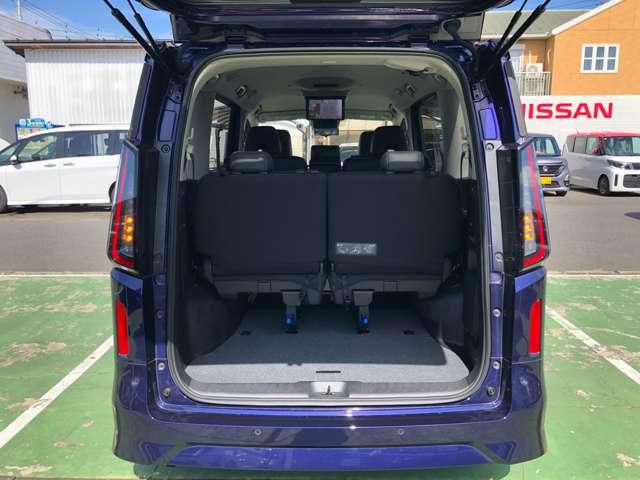 セレナ １．４　ｅ－ＰＯＷＥＲ　ハイウェイスターＶ　ナビ＋ＡＶＭ＋Ｄレコ＋Ｒモニター＋ＥＴＣ　試乗車　自動（被害軽減）ブレーキ　展示試乗車ＵＰ　ＬＤＰ　追従クルーズ　ＬＥＤランプ　寒冷地仕様　バックモニター　禁煙　アルミホイール　ドライブレコーダ　ＥＴＣ　記録簿　盗難防止システム　スマートキー（12枚目）