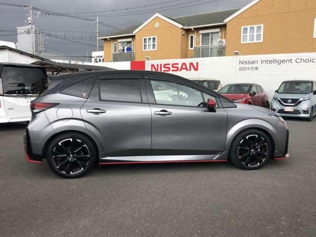 オーラ １．２　ＮＩＳＭＯ　ナビ　ＡＶＭ　前後ドラレコ　ＥＴＣ２．０　カーテンエアバッグ　エマブレ　インテリキー　ＥＴＣ　ドラレコ　車線逸脱警報　ワンセグ　キーフリーシステム　ダブルエアバック　定期点検記録簿　アルミホイール　運転席エアバッグ　メモリーナビ　ナビＴＶ（12枚目）