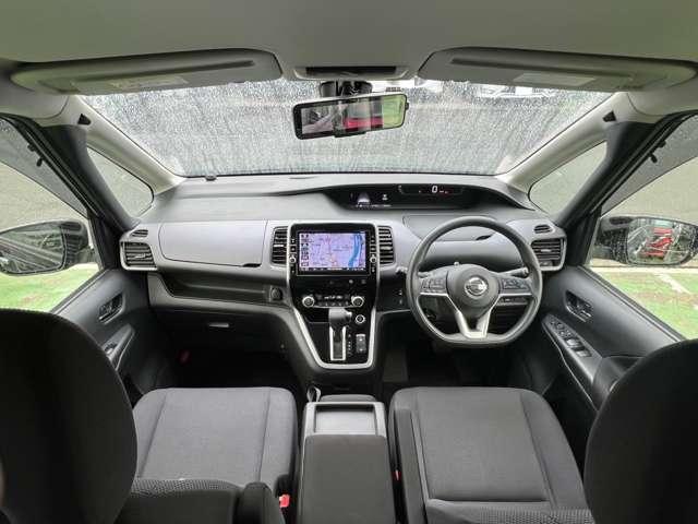 セレナ Ｘ　Ｖセレクション　４ＷＤ　ナビ＋ＡＶＭ＋ＥＴＣ　１オーナー　Ａストップ　全方位カメラ　エマブレ　ＬＥＤヘッドランプ　パーキングアシスト　インテリキー　両側電動ドア　ドラレコ　ＥＴＣ　エアコン　エアバッグ　盗難防止装置　ワンオーナー　４ＷＤ　キーレスエントリー（3枚目）