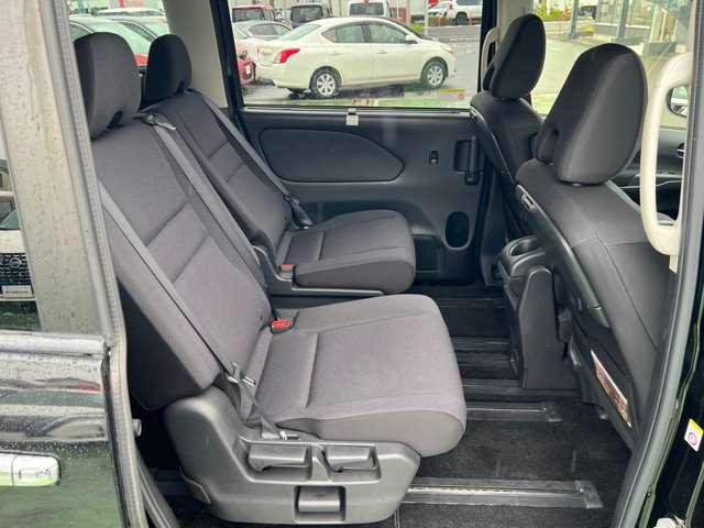 セレナ Ｘ　Ｖセレクション　４ＷＤ　ナビ＋ＡＶＭ＋ＥＴＣ　１オーナー　Ａストップ　全方位カメラ　エマブレ　ＬＥＤヘッドランプ　パーキングアシスト　インテリキー　両側電動ドア　ドラレコ　ＥＴＣ　エアコン　エアバッグ　盗難防止装置　ワンオーナー　４ＷＤ　キーレスエントリー（7枚目）