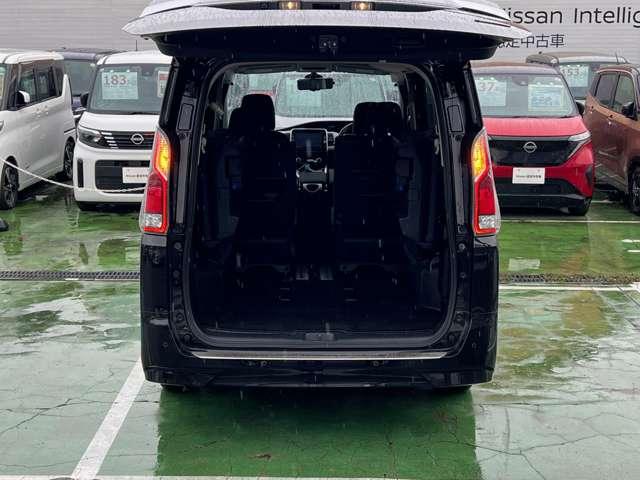 セレナ Ｘ　Ｖセレクション　４ＷＤ　ナビ＋ＡＶＭ＋ＥＴＣ　１オーナー　Ａストップ　全方位カメラ　エマブレ　ＬＥＤヘッドランプ　パーキングアシスト　インテリキー　両側電動ドア　ドラレコ　ＥＴＣ　エアコン　エアバッグ　盗難防止装置　ワンオーナー　４ＷＤ　キーレスエントリー（8枚目）