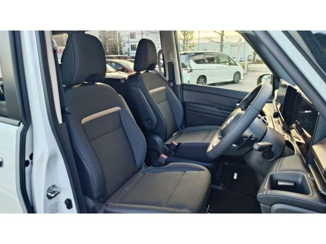 セレナ ２．０　ハイウェイスターＶ　ナビ＋ＡＶＭ＋Ｄレコ＋ＥＴＣ　ＡＷＩＮ　ＬＥＤ　試乗車　Ｗ電動スライド　レーダークルコン　レーンアシスト　展示試乗車ＵＰ　ＬＥＤランプ　盗難防止システム　ＥＴＣ装備　カーテンエアバッグ　アルミホイール　キーフリー　メモリ－ナビ　ナビＴＶ　記録簿　エアコン（6枚目）