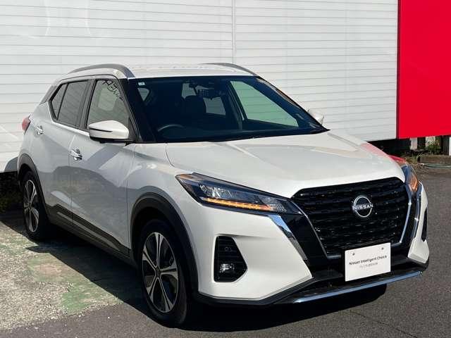 キックス １．２　Ｘ　ＦＯＵＲ　ツートーン　インテリアエディション（ｅ－ＰＯＷＥＲ）　４ＷＤ　ナビ＋ＡＶＭ＋ＥＴＣ＋Ｄレコ　Ｐ－ｐｉｌｏｔ　アラウンドビュ－　ＬＥＤ　インテリキー　ワンオーナー　アイドリングストップ　盗難防止システム　４ＷＤ　オートエアコン　ＥＴＣ　ドライブレコーダ　車線逸脱警報　アルミホイール　ナビＴＶ　メモリーナビ（15枚目）