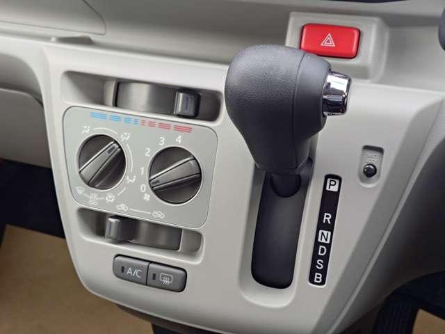 ミライース ６６０　Ｘ　ＳＡＩＩＩ　ＣＤ＋ラジオ　ＥＴＣ　ＬＥＤ　スマアシ　１オーナー　衝突回避支援ブレーキ機能　レーンキープアシスト　ＥＴＣ車載器　運転席助手席エアバック　点検記録簿付　１オーナー　ＬＥＤライト　キーレスキー　パワーウインドウ　エアコン　パワステ　ＡＢＳ　エアバック（10枚目）