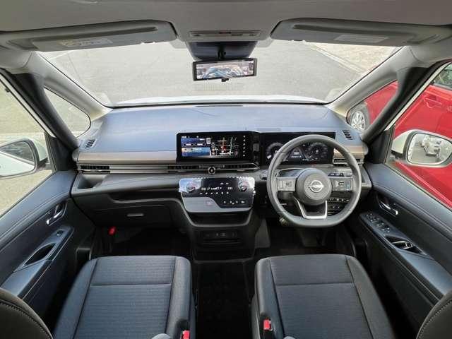 セレナ HSーV ナビ+AVM+Dレコ P-pilot 試乗車 W電動スライド レーダークルコン レーンアシスト 展示試乗車UP LEDランプ ワンオーナー車 盗難防止システム ETC装備 カーテンエアバッグ アルミホイール キーフリー メモリ-ナビ ナビTV(3枚目)