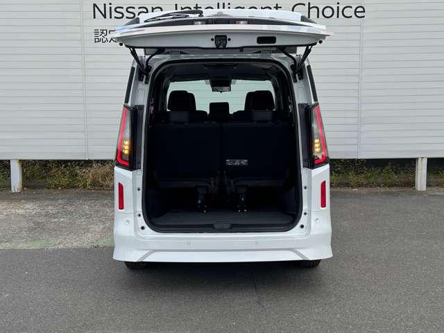 セレナ HSーV ナビ+AVM+Dレコ P-pilot 試乗車 W電動スライド レーダークルコン レーンアシスト 展示試乗車UP LEDランプ ワンオーナー車 盗難防止システム ETC装備 カーテンエアバッグ アルミホイール キーフリー メモリ-ナビ ナビTV(9枚目)