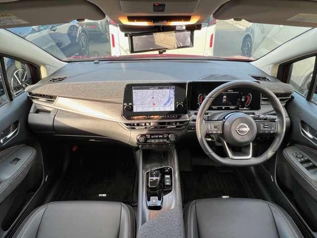 オーラ Ｇ　９０周年記念車　ナビ＋ＡＶＭ＋ＥＴＣ＋Ｄレコ　試乗車　アラウンドモニ　ＬＥＤ　スマートキー　衝突軽減ブレーキ　禁煙車　寒冷地仕様　試乗車　オートエアコン　アルミ　メモリーナビ　ドラレコ　キーレス　アイドリングストップ　ＥＴＣ　レーダークルーズ（3枚目）