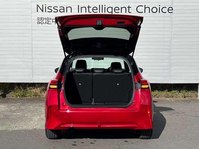 オーラ Ｇ　９０周年記念車　ナビ＋ＡＶＭ＋ＥＴＣ＋Ｄレコ　試乗車　アラウンドモニ　ＬＥＤ　スマートキー　衝突軽減ブレーキ　禁煙車　寒冷地仕様　試乗車　オートエアコン　アルミ　メモリーナビ　ドラレコ　キーレス　アイドリングストップ　ＥＴＣ　レーダークルーズ（8枚目）