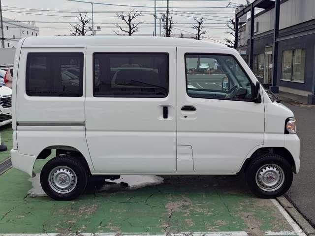 クリッパーＥＶ ２シーター　ラジオ　ハロゲン　シートヒーター　試乗車　車線逸脱警報　エマージェンシーブレーキ（12枚目）