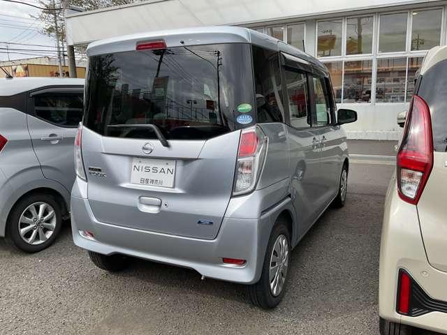 デイズルークス ６６０　Ｘ　左側オートスライドドア　メモリーナビ　アラウンドビューモニター　インテリキー　アイドリングストップ　リヤシーリングファン　プラスチックバイザー　ワンオーナー（2枚目）