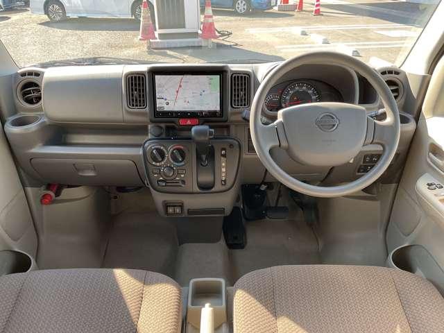 NV100クリッパーバン 660 GX ハイルーフ 社外メモリーナビ バックモニター キーレスエントリーキー パワーウィンドー 助手席エアバック アイドリングストップ ドラレコ エアコン ワンオーナー ETC レーンアシスト 運転席エアバック 記録簿有 パワステ ABS ワンセグ(3枚目)