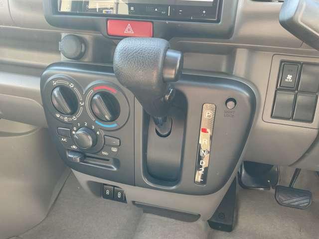 NV100クリッパーバン 660 GX ハイルーフ 社外メモリーナビ バックモニター キーレスエントリーキー パワーウィンドー 助手席エアバック アイドリングストップ ドラレコ エアコン ワンオーナー ETC レーンアシスト 運転席エアバック 記録簿有 パワステ ABS ワンセグ(8枚目)