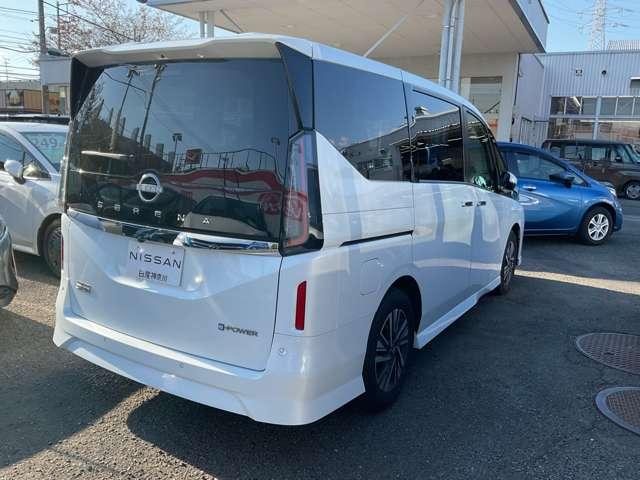 セレナ 1.4 e-POWER ハイウェイスターV 弊社展示試乗車 後席モニター 寒冷地仕様 自動(被害軽減)ブレーキ 展示試乗車UP LDP 追従クルーズ LEDランプ 寒冷地仕様 バックモニター 禁煙 アルミホイール ドライブレコーダ ETC 記録簿 盗難防止システム スマートキー 1オナ(2枚目)