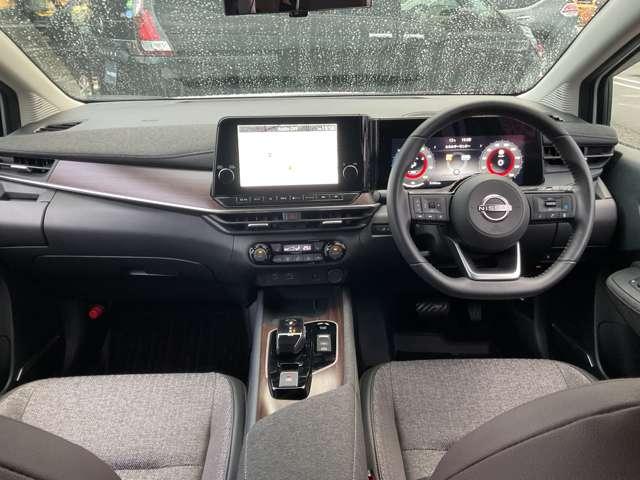 オーラ １．２　Ｇ　ＦＯＵＲ　４ＷＤ　弊社社用車　寒冷地仕様　ＢＯＳＥサウンドシステム　プロパイロット　スマートルームミラー　ＳＯＳコール　ＥＴＣ２．０　コネクトナビ　アラウンドビューモニター　前席＆ハンドルヒーター　ワイヤレス充電器　ＬＥＤオートライト（5枚目）