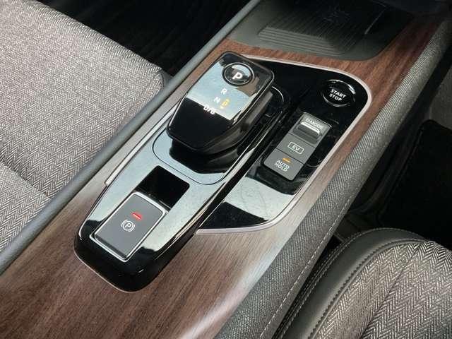 オーラ １．２　Ｇ　ＦＯＵＲ　４ＷＤ　弊社社用車　寒冷地仕様　ＢＯＳＥサウンドシステム　プロパイロット　スマートルームミラー　ＳＯＳコール　ＥＴＣ２．０　コネクトナビ　アラウンドビューモニター　前席＆ハンドルヒーター　ワイヤレス充電器　ＬＥＤオートライト（15枚目）