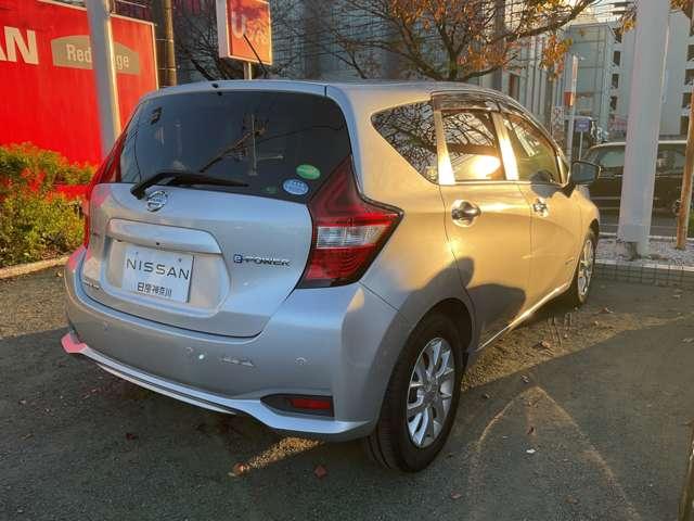 ノート １．２　ｅ－ＰＯＷＥＲ　メダリスト　メモリーナビ　アラウンドビューモニター　スマートルームミラー　社外ドラレコ　ＥＴＣ　ＬＥＤオートライト　フォグランプ　エマージェンシーブレーキ　踏み間違い防止　プラスチックバイザー　インテリキー　オートエアコン（2枚目）