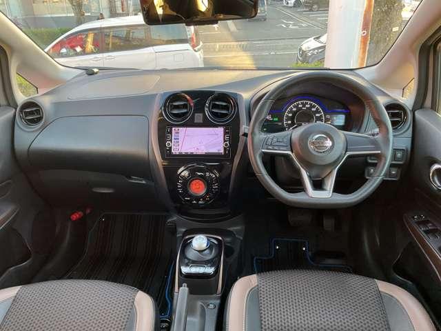 ノート １．２　ｅ－ＰＯＷＥＲ　メダリスト　メモリーナビ　アラウンドビューモニター　スマートルームミラー　社外ドラレコ　ＥＴＣ　ＬＥＤオートライト　フォグランプ　エマージェンシーブレーキ　踏み間違い防止　プラスチックバイザー　インテリキー　オートエアコン（3枚目）