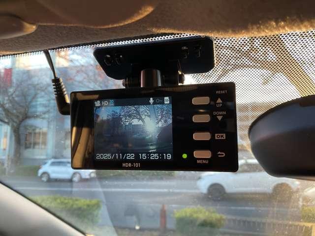 ノート １．２　ｅ－ＰＯＷＥＲ　メダリスト　メモリーナビ　アラウンドビューモニター　スマートルームミラー　社外ドラレコ　ＥＴＣ　ＬＥＤオートライト　フォグランプ　エマージェンシーブレーキ　踏み間違い防止　プラスチックバイザー　インテリキー　オートエアコン（13枚目）