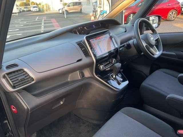 セレナ ２．０　ＸＶ　４ＷＤ　クルーズコントロール　メモリーナビ　レーンアシスト　インテリジェントキー　パワーウィンドウ　盗難防止装置　ドラレコ　ワンオーナー　ＥＣＯモード　両側パワースライドドア　メモリーナビ　アラウンドビューモニター　バックカメラ　４ＷＤ　ＥＴＣ（14枚目）