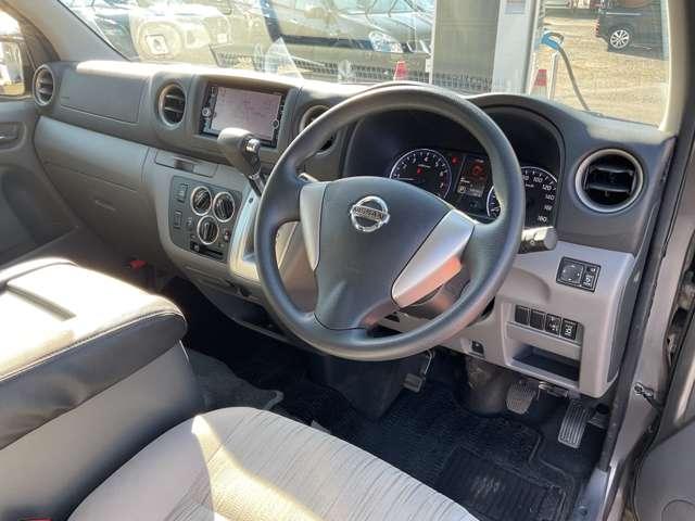 ＮＶ３５０キャラバンワゴン ２．５　ＧＸ（オートスライドドア付）　ロングボディ　低床　メモリーナビ　ＥＴＣ　インテリキー　インテリキー　助手席エアバック　エアコン　エアバック　キーレスエントリー　ナビＴＶ　パワーウィンドウ　パワーステアリング　ＡＢＳ　盗難防止システム　メモリーナビ　ＥＴＣ　定期点検記録簿（14枚目）