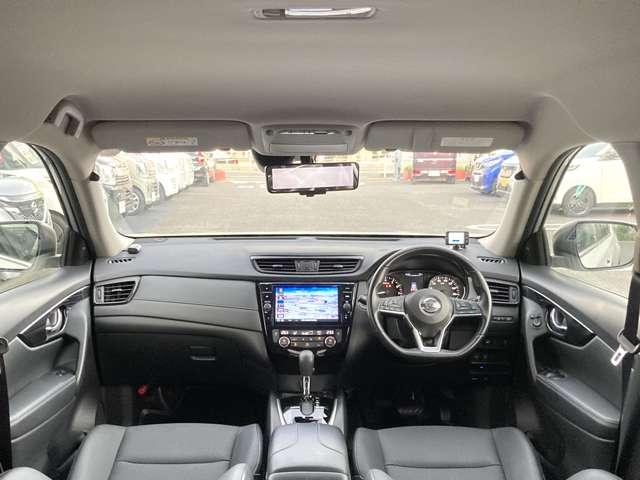 エクストレイル ２．０　２０Ｘｉ　２列車　プロパイロット　ブルーレイ　ＥＴＣ２．０ドラレコ　アイドリングストップ車　ＬＥＤヘットライト　Ｒカメラ　盗難防止装置　インテリキー　レーンキープアシスト　ＥＴＣ　ドライブレコーダー　記録簿　キーフリー　１オーナー　ＴＶナビ　オートエアコン　ＡＢＳ（4枚目）