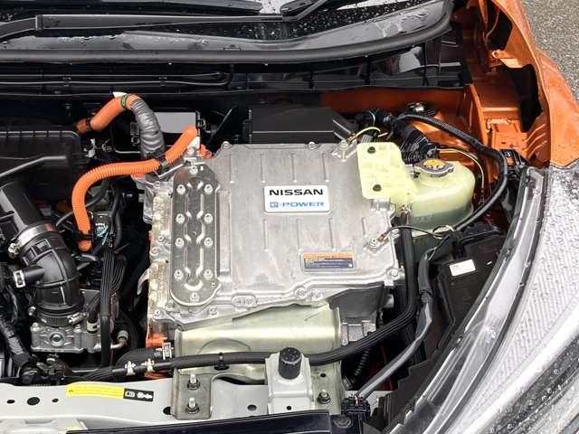 キックス Ｘ　ツートーンインテリアＥＤ　１オーナー弊社ユーザー様下取車　車検整備付き　プロパイロット　前席シートヒーター　ＤＶＤ再生カーナビ　アラウンドビューモニター　ＥＴＣ　後方撮影用カメラ付ドラレコ　ＬＥＤ※お問合わせへの回答は営業日（火／水曜休）のみの返信となります（9枚目）