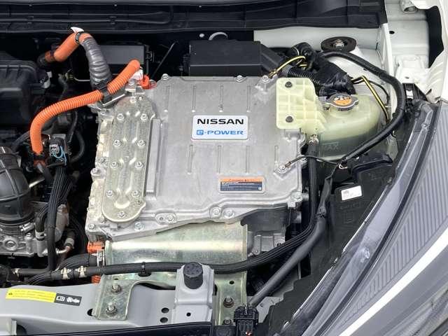 キックス Ｘ　ツートーンインテリアＥＤ　弊社下取車　走行５０４９２キロ　車検整備付き　プロパイロット　前席シートヒーター　ＤＶＤ再生カーナビ　アラウンドビューモニター　ＥＴＣ２．０　後方撮影用カメラ付きドラレコ※お問合わせへの回答は営業日（火／水曜休）のみの返信となります（10枚目）