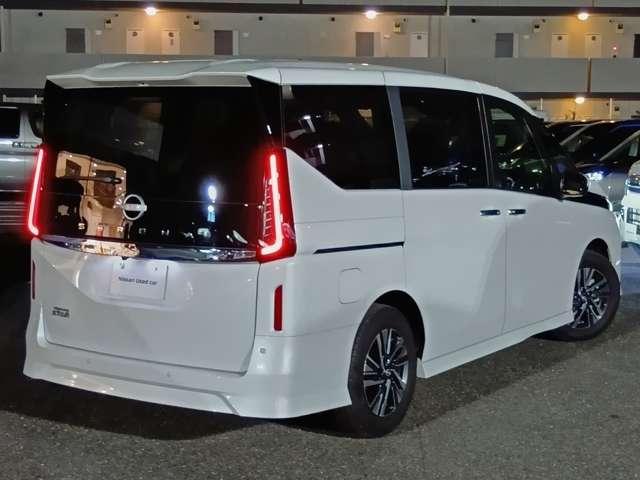 セレナ ハイウェイスターＶ　元弊社試乗車（社有車）　走行７３２１キロ　禁煙車　後席モニター　両側オートスライドドア　セレナ純正カーナビ　アラウンドビューモニター　ＥＴＣ２．０　ドラレコ　メーカー新車保証継承　※お問合わせへの回答は営業日（火／水曜休）のみの返信となります（2枚目）