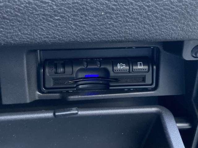 セレナ ハイウェイスターＶセレクション１オーナー弊社ユーザー様下取車　ＬＥＤ　プロパイロット　両側オートスライドドア　後席モニター　ブルーレイ再生カーナビ　アラウンドビューモニター　ＥＴＣ２．０　ドラレコ　※お問合わせへの回答は営業日（火／水曜休）のみの返信となります（10枚目）