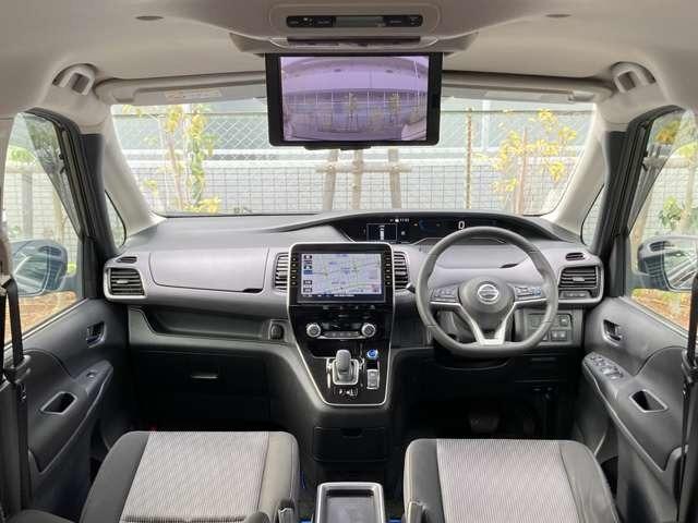 セレナ ｅパワー　ハイウェイスターＶ　１オーナー弊社ユーザー様下取車　プロパイロット　後席モニター　ブルーレイ再生カーナビ　アラウンドビューモニター　ＥＴＣ２．０　ドラレコ　両側オートスライドドア　ＬＥＤ　『年末年始のご案内　１２月２７日から新年３日まで休業いたします』（4枚目）