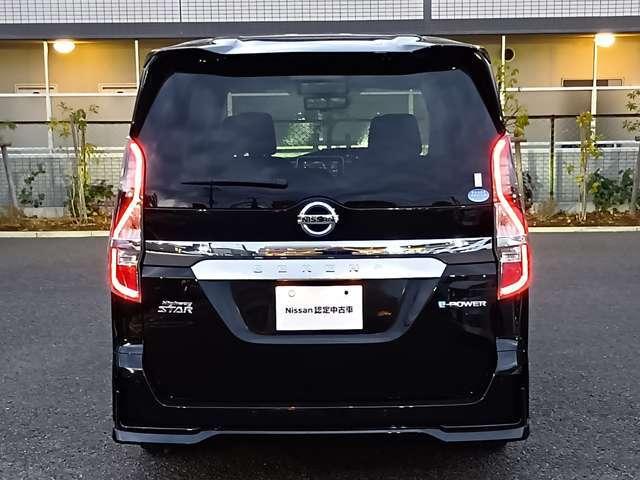 セレナ ｅパワー　ハイウェイスターＶ　１オーナー弊社ユーザー様下取車　プロパイロット　後席モニター　ブルーレイ再生カーナビ　アラウンドビューモニター　ＥＴＣ２．０　ドラレコ　両側オートスライドドア　ＬＥＤ　『年末年始のご案内　１２月２７日から新年３日まで休業いたします』（17枚目）