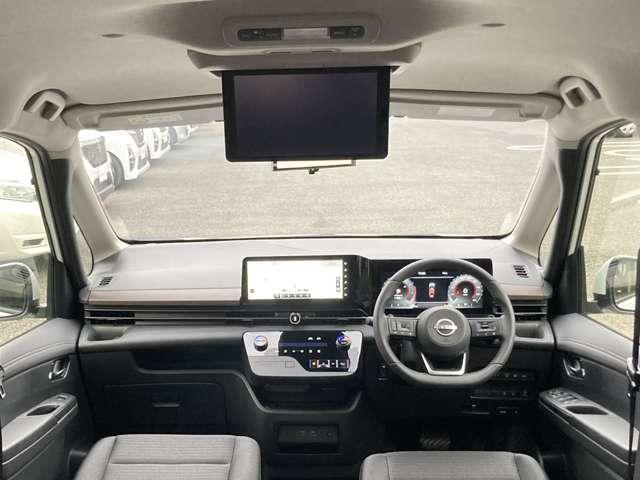 セレナ ハイウェイスターＶ　走行７２６キロ　日産神奈川新車店舗展示車　禁煙車　後席モニター　セレナ純正カーナビ　アラウンドビューモニター　ＥＴＣ２．０　後方撮影用カメラ付きドラレコ　メーカー新車保証継承　『年末年始のご案内　１２月２７日から新年３日まで休業いたします』（4枚目）