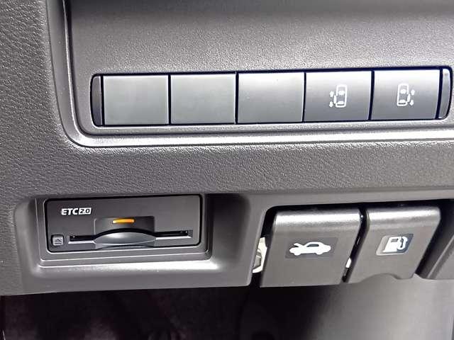 セレナ ハイウェイスターＶ　走行７２６キロ　日産神奈川新車店舗展示車　禁煙車　後席モニター　セレナ純正カーナビ　アラウンドビューモニター　ＥＴＣ２．０　後方撮影用カメラ付きドラレコ　メーカー新車保証継承　『年末年始のご案内　１２月２７日から新年３日まで休業いたします』（10枚目）