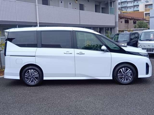 セレナ ハイウェイスターＶ　走行７２６キロ　日産神奈川新車店舗展示車　禁煙車　後席モニター　セレナ純正カーナビ　アラウンドビューモニター　ＥＴＣ２．０　後方撮影用カメラ付きドラレコ　メーカー新車保証継承　『年末年始のご案内　１２月２７日から新年３日まで休業いたします』（18枚目）