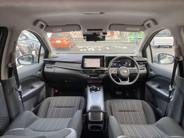 ノート Ｘ　２ＷＤ（ＭＣ後モデル）　走行５０６１キロ日産神奈川社有車　禁煙車　ＬＥＤライト　日産純正カーナビ　アラウンドビューモニター　ＥＴＣ２．０　車内撮影用カメラ付きドラレコ　メーカー新車保証継承　『年末年始のご案内　１２月２７日から新年３日まで休業いたします』（4枚目）