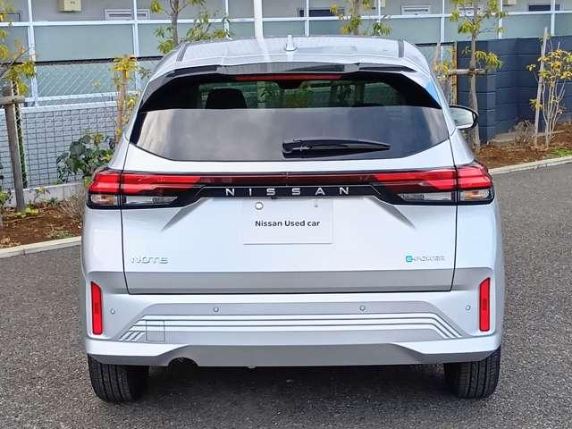 ノート Ｘ　２ＷＤ（ＭＣ後モデル）　走行５０６１キロ日産神奈川社有車　禁煙車　ＬＥＤライト　日産純正カーナビ　アラウンドビューモニター　ＥＴＣ２．０　車内撮影用カメラ付きドラレコ　メーカー新車保証継承　『年末年始のご案内　１２月２７日から新年３日まで休業いたします』（15枚目）