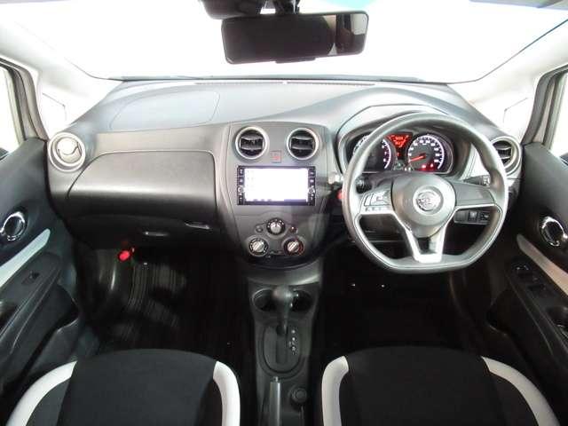 X 【走行9,269キロ 当社社用車でした 新車保証継承】 衝突被害軽減ブレーキ 踏み間違い衝突防止アシスト スマートミラー アラウンドビューモニター DVD再生カーナビ ETC2.0 ドラレコ(3枚目)