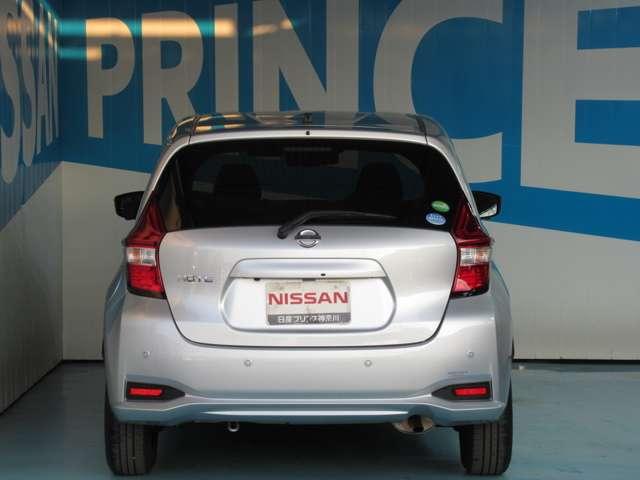 X 【走行9,269キロ 当社社用車でした 新車保証継承】 衝突被害軽減ブレーキ 踏み間違い衝突防止アシスト スマートミラー アラウンドビューモニター DVD再生カーナビ ETC2.0 ドラレコ(17枚目)