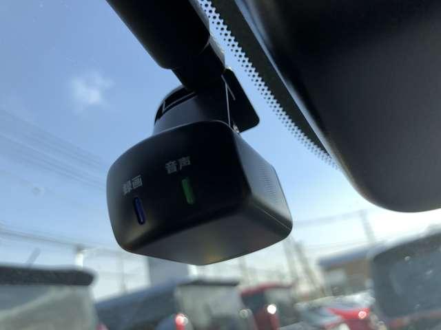 オーラ １．２　ＮＩＳＭＯ　メーカーナビアラウンドビューモニター　マルチビューカメラ　ワンオーナー車　リヤカメラ　追従クルーズ　ＬＥＤヘッド　車線逸脱警報　ドライブレコーダー　ＥＴＣ　ワンセグＴＶ　記録簿　スマートキー　ダブルエアバック　アルミ　オートエアコン（15枚目）