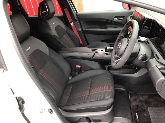オーラ １．２　ＮＩＳＭＯ　メーカーナビＢＯＳＥサウンドアラビュー　エマージェンシブレーキ　アラウンドビューカメラ　スマートキー＆プッシュスタート　ワンオーナー　禁煙　ＥＴＣ　ドラレコ　車線逸脱　記録簿　ワンセグ　Ｂカメラ　運転席エアバッグ　ＡＢＳ　ナビＴＶ（17枚目）
