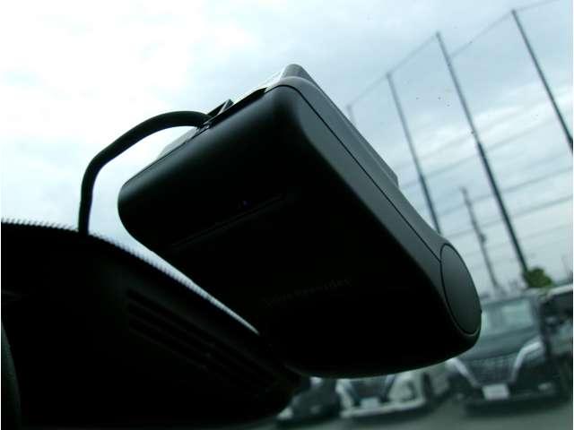 セレナ Ｘ　ワンオ－ナ－車　スマートキー＆プッシュスタート　パワーウインドウ　バックビューモニター　ドライブレコーダー　記録簿　フルセグ　純正メモリーナビ　ＡＢＳ　エアコン　エアバッグ　ハロゲンライト（11枚目）