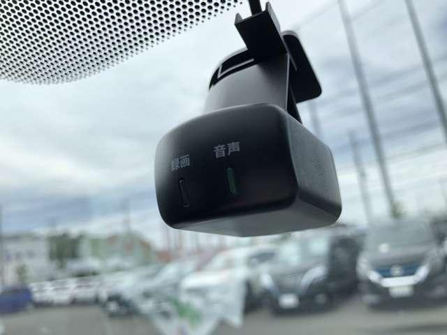 セレナ １．２　ｅ－ＰＯＷＥＲ　ハイウェイスターＶ　純正メモリ－ナビ　Ｗパワースライドドア　インテリジェントセーフティ　リヤカメラ　１オナ車　追従クルーズ　インテリジェントキ　ナビ　ＬＥＤヘッドライト　ＥＴＣ付き　メモリナビ　車線逸脱センサー　ドライブレコーダー　ＡＢＳ（13枚目）