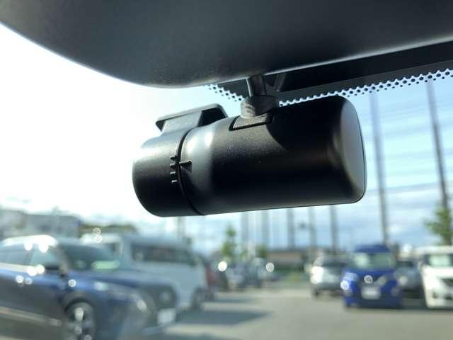 ノート Ｘ　アラウンドビューモニター　衝突軽減ブレーキ　ワンオ－ナ－車　ＬＥＤヘッドランプ　スマートキー　禁煙　ＥＴＣ２．０　　記録簿付き　ドライブレコーダー　社用車　純正メモリーナビ　スマートミラー（12枚目）