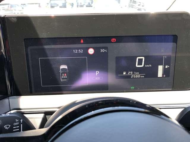 ノート Ｘ　１．２　Ｘ　純正メモリーナビ　アラウンドビューモニター　アラウンドＶＭ　衝突被害軽減　エアバック　ＬＥＤヘッドライト　禁煙車　スマートキー　バックカメラ　ＥＴＣ　ドライブレコーダ　サイドカメラ　ＡＢＳ（3枚目）