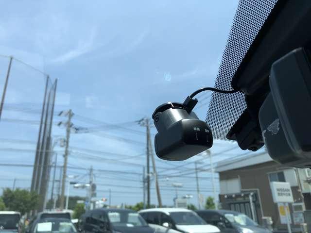 キックス １．２　Ｘ　ツートーン　インテリアエディション　（ｅ－ＰＯＷＥＲ）　純正メモリーナビアラウンドビューモニター　Ｂカメラ　衝突軽減ブレーキ　アラウンドビューモニター　ＬＥＤヘッドランプ　インテリジェントキー　ドラレコ　メモリーナビ　ＡＣＣ　ＥＴＣ　パワーウィンドウ　オートエアコン　ＡＢＳ　キーレス　パワステ（13枚目）